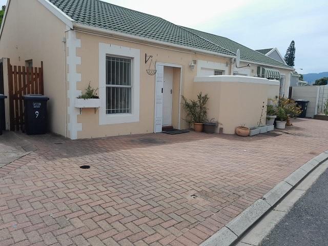 3 Bedroom Property for Sale in Lakeside Western Cape